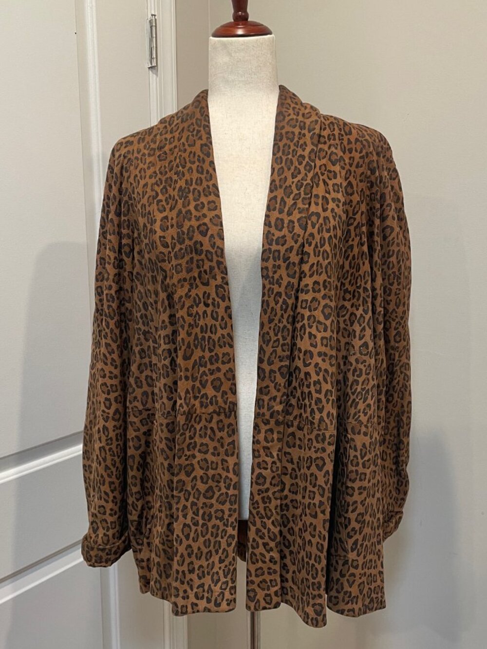 VAKKO Leather Cheetah Print Cardigan